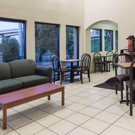 Days Inn South أوستن المظهر الخارجي الصورة